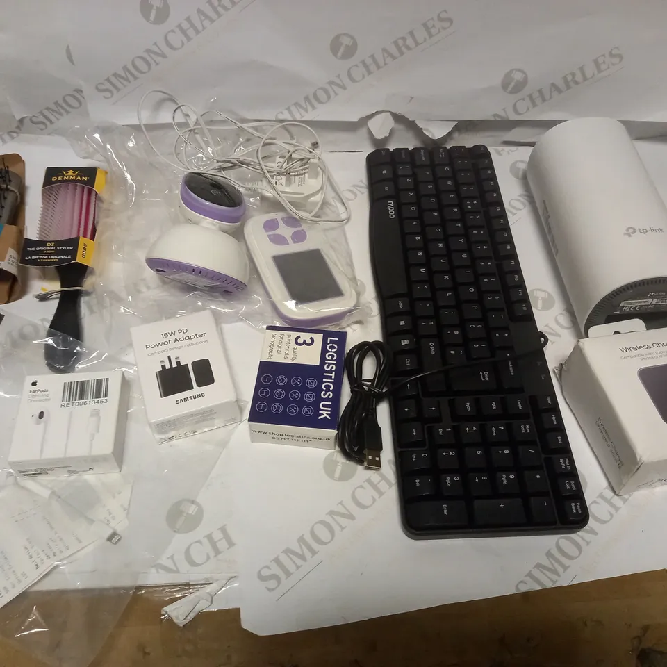 LOT OF 10 ASSORTED ITEMS TO INCLUDE HAIRBRUSHES, PHONE CHARGERS, BABY MONITOR ETC