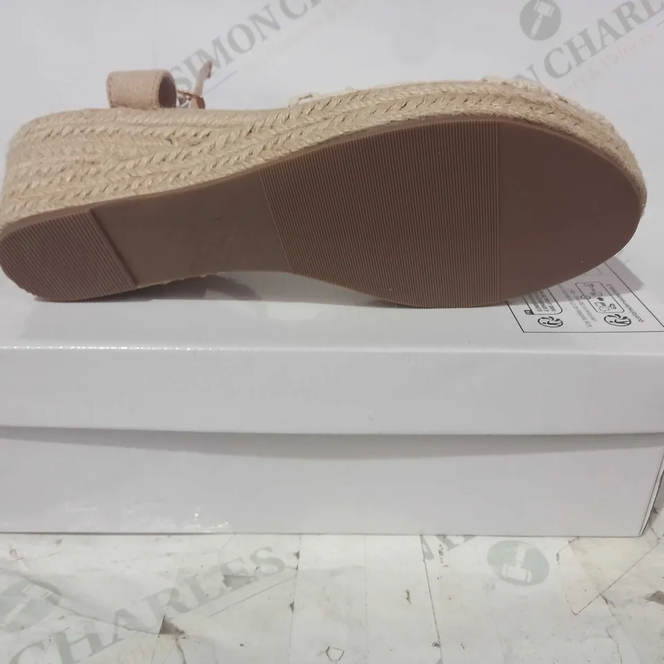 BOXED PAIR OF DESIGNER CLOSED TOE WEDGE SANDALS IN BEIGE EU SIZE 41