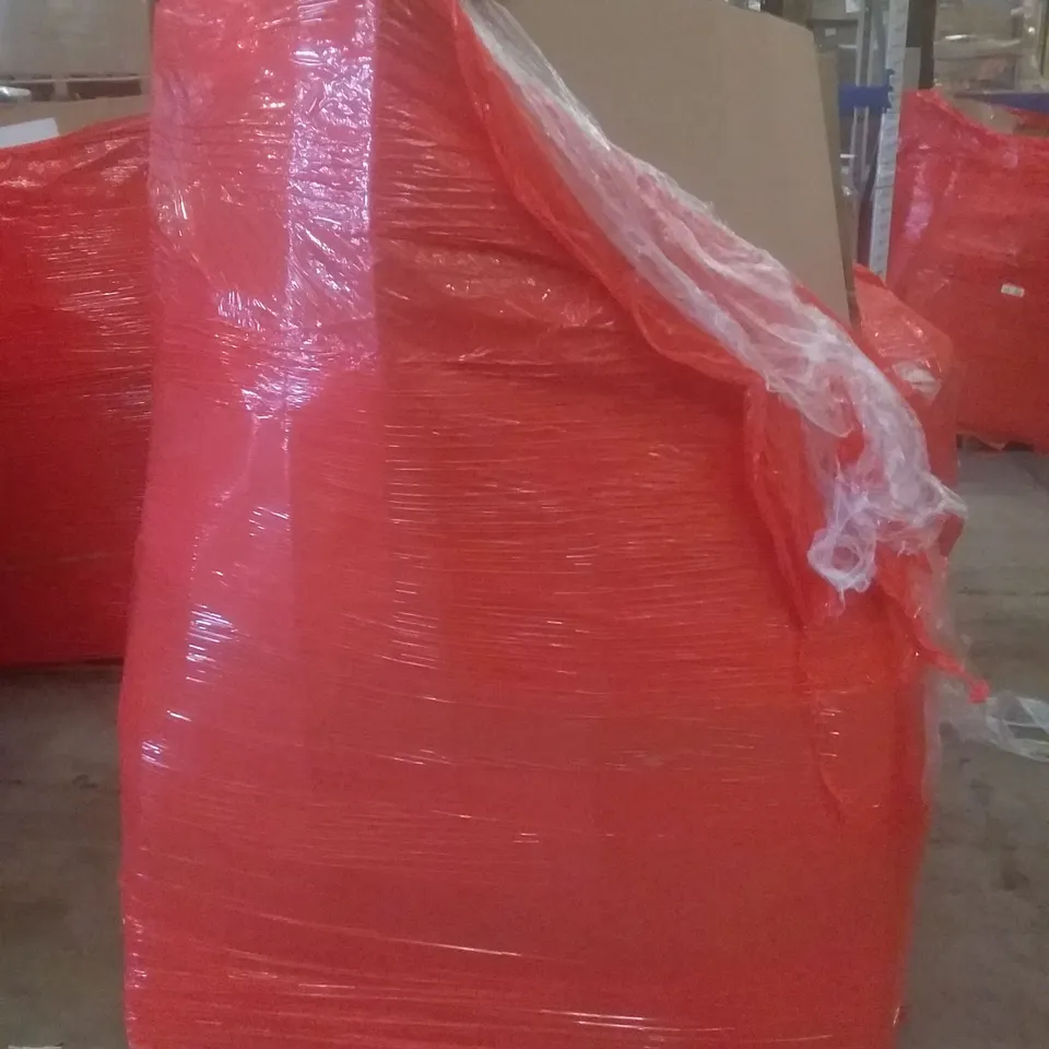 PALLET OF ASSORTED ITEMS INCLUDING FREESTANDING MIRROR, TOILET SEAT, LUXURY AIR BED, DOUBLE ARM MOUNT, POP UP TENT