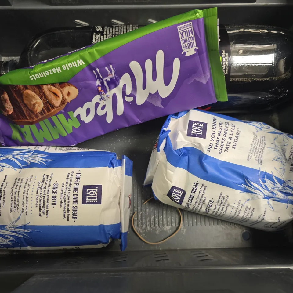 APPROXIMATELY 8 ASSORTED FOOD & DRINK ITEMS TO INCLUDE -GRIND DARK ROAST COFFEE PODS , GRANULATED SUGAR ETC