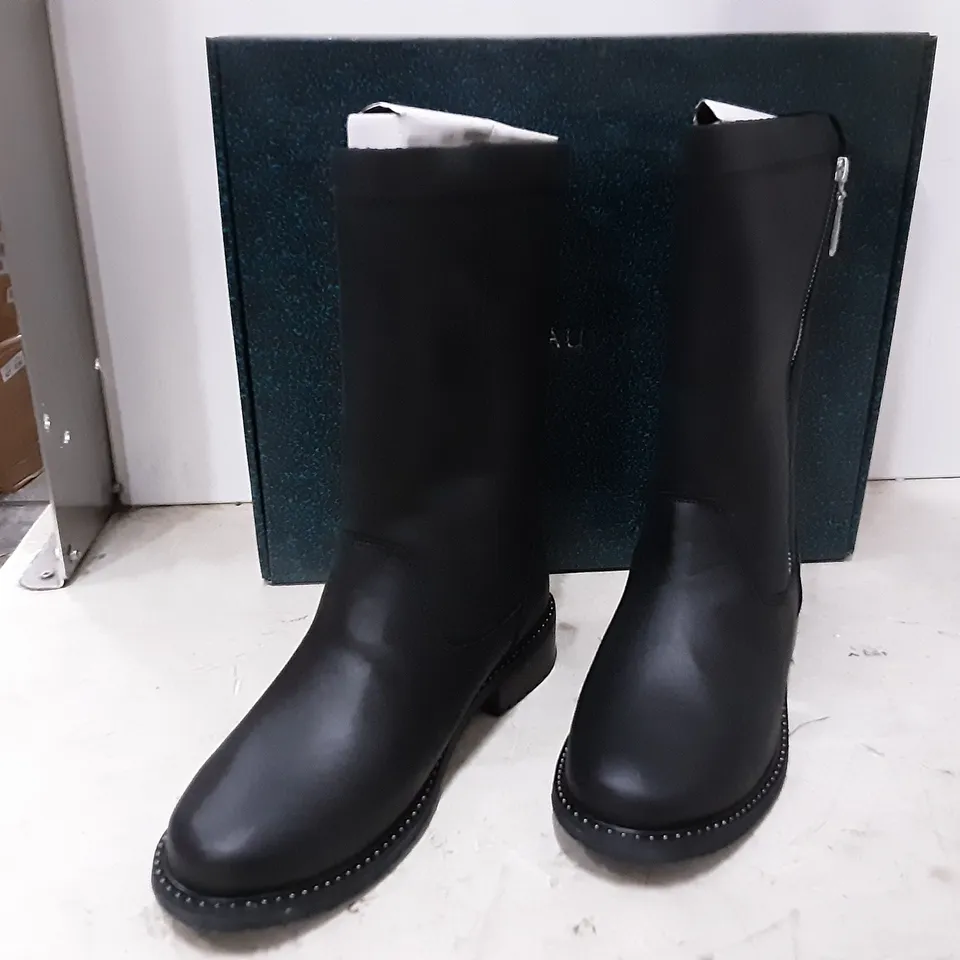 BOXED 4 PAIRS EMU AUSTRALIA UNISEX BOOTS , 4 PAIRS BLACK SIZE 6