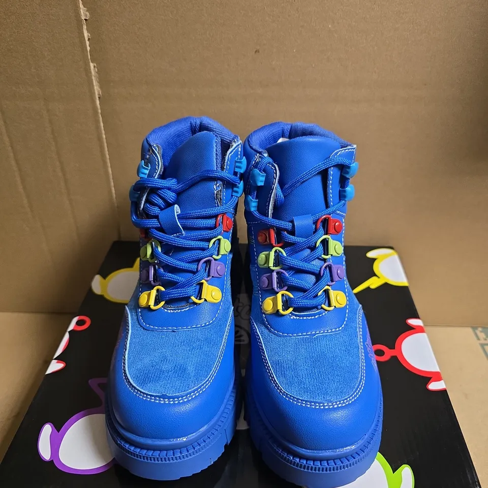 BOXED PAIR OF KOI HOME HILL TELETUBBIES KIDZ BOOTS - BLUE, UK 13