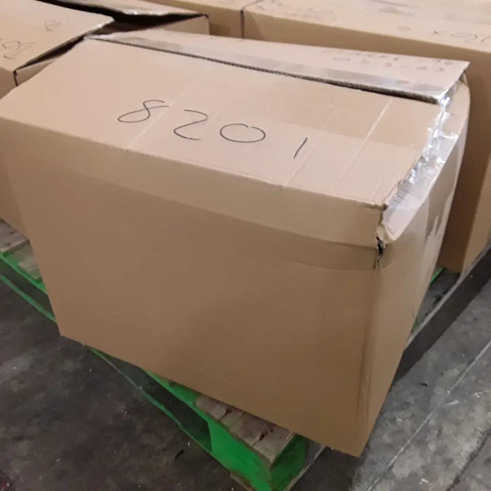 BOX CONTAINING ASSORTED ITEMS INCLUDING AIR BLOW GUN, BENCH VICE, TORX SOCKET BIT SET, HEX BIT SOCKETS, WD-40, CLOSED SHACKLE PADDLOCK 