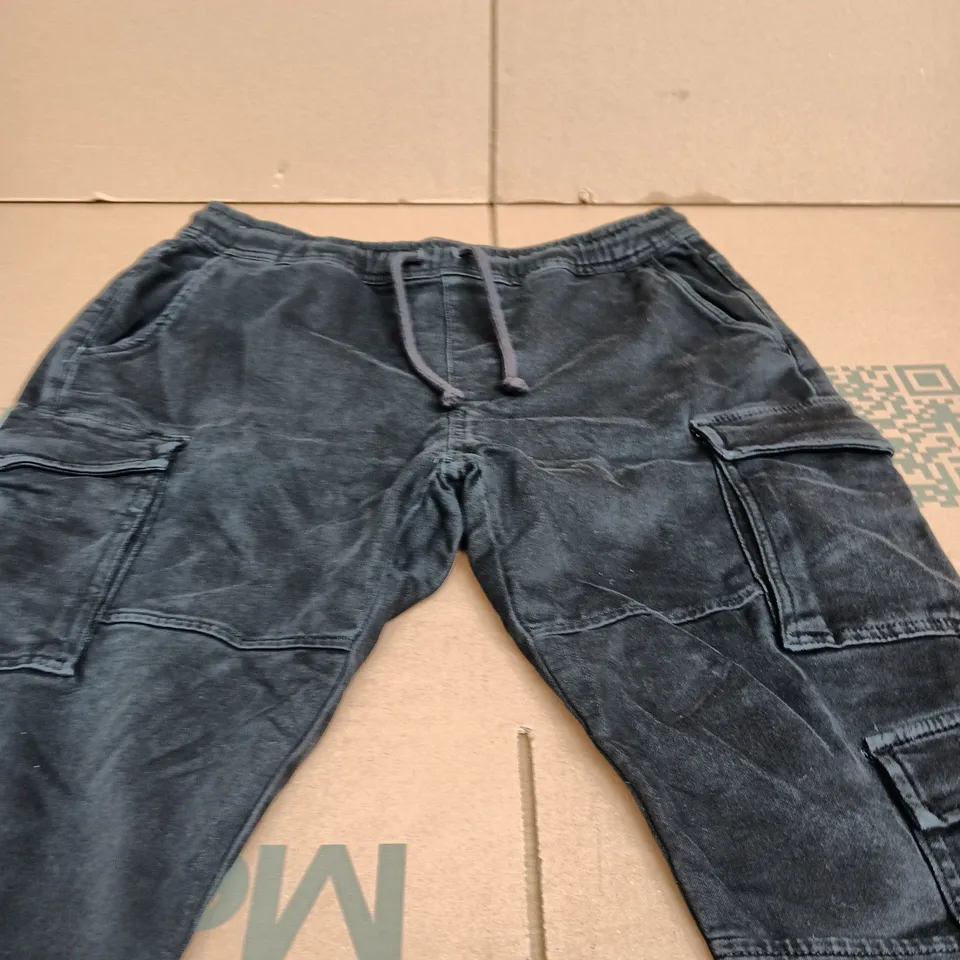 ZARA MEN'S CARGO DENIM TROUSERS – DARK BLUE, UK 32