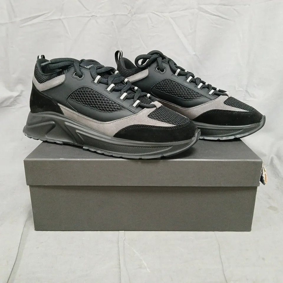 BOXED PAIR OF CLEENS ESSENTIAL RUNNER EVO TRAINERS IN OBSIDIAN SIZE UK 11.5