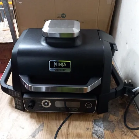 BOXED NINJA WOODFIRE ELECTRIC BBQ GRILL & SMOKER OG701UKQ