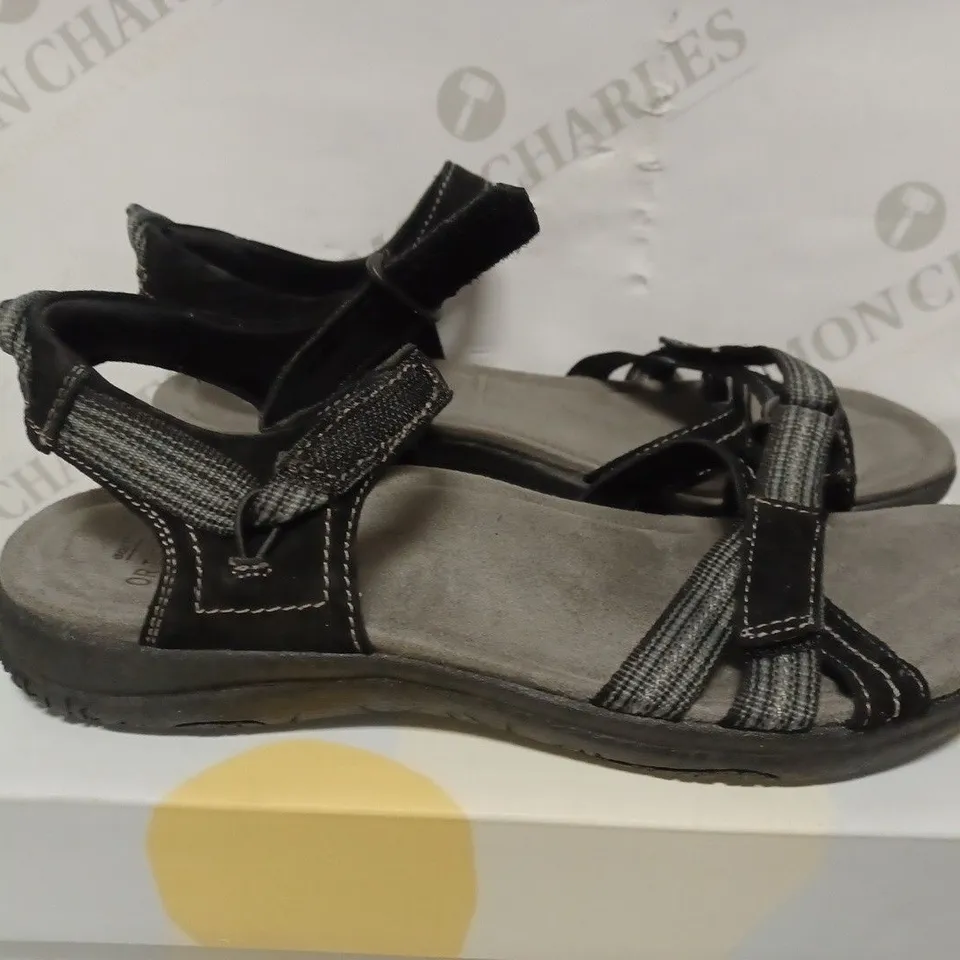 EARTH ORIGINS SERENA BLACK SIZE 7 SANDALS 