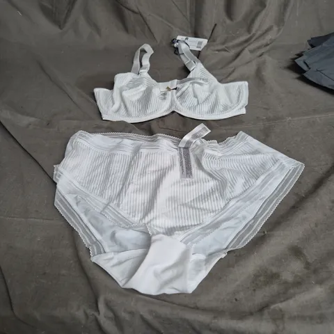 WHITE LACE LINGERIE SET – BRA AND HIGH-WAISTED BRIEFS 34E