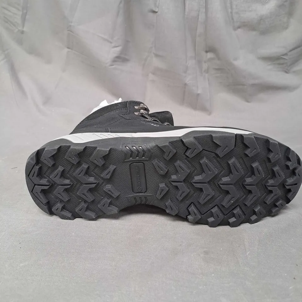 PAIR OF SWISSBRANDS WORK BOOTS SIZE EU 41 