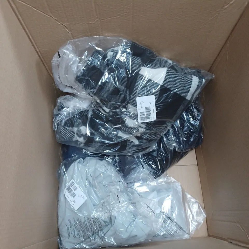 APPROXIMATELY 10 LADIES CLOTHING ITEMS ASSORTED COLOURS, SIZES AND STYLES
