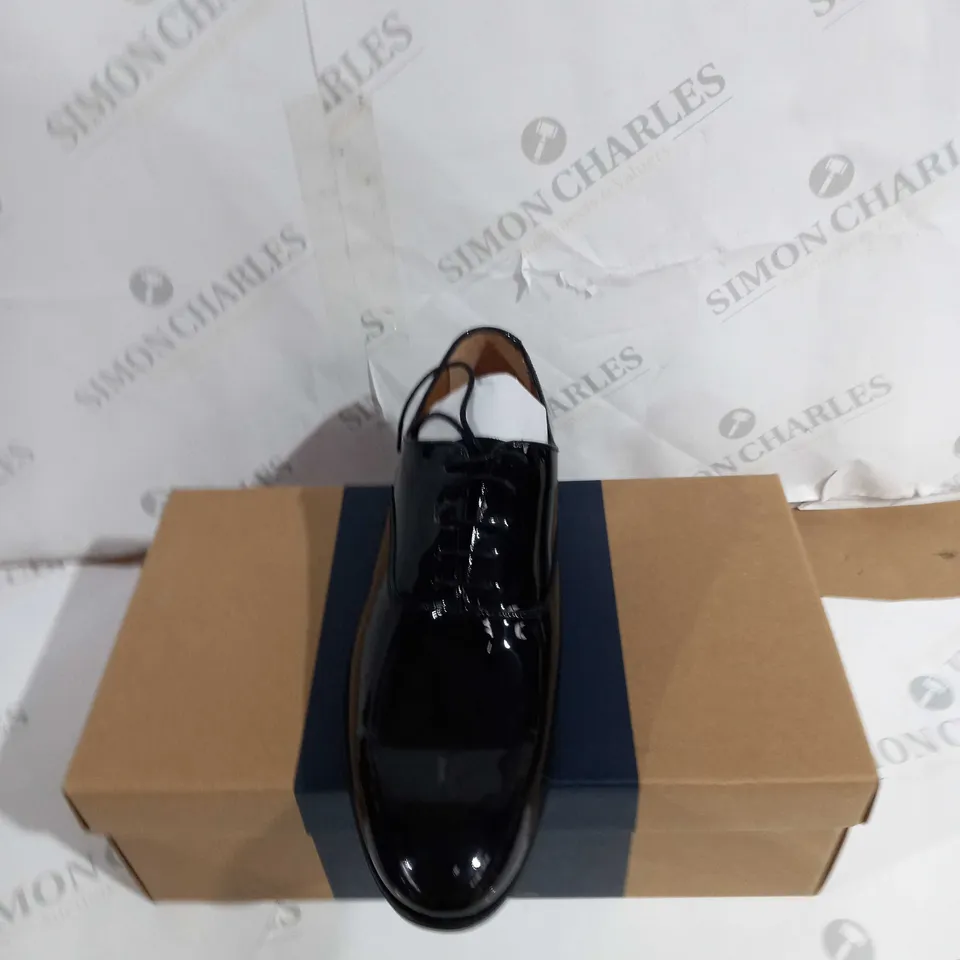 BOXED PAIR OF CHARLES TYRWHITT BLACK PATENT OXFORD SHOE UK 9