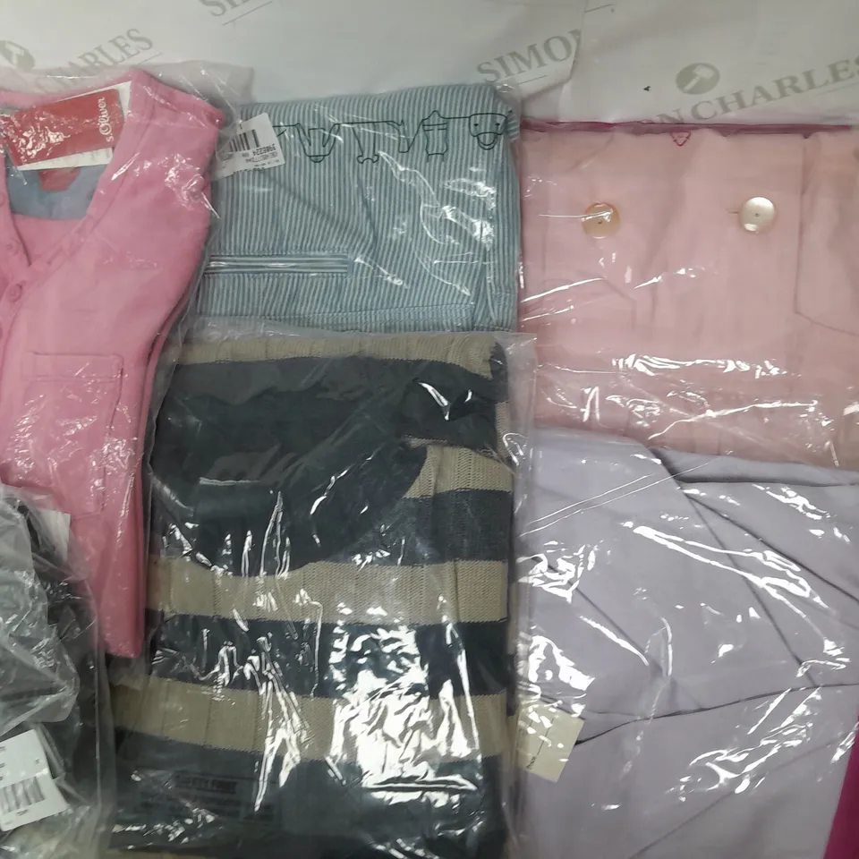 LOT OF APPROX 16 CLOTHING ITEMS IN VARIOUS BRANDS, STYLES, COLOURS AND SIZES