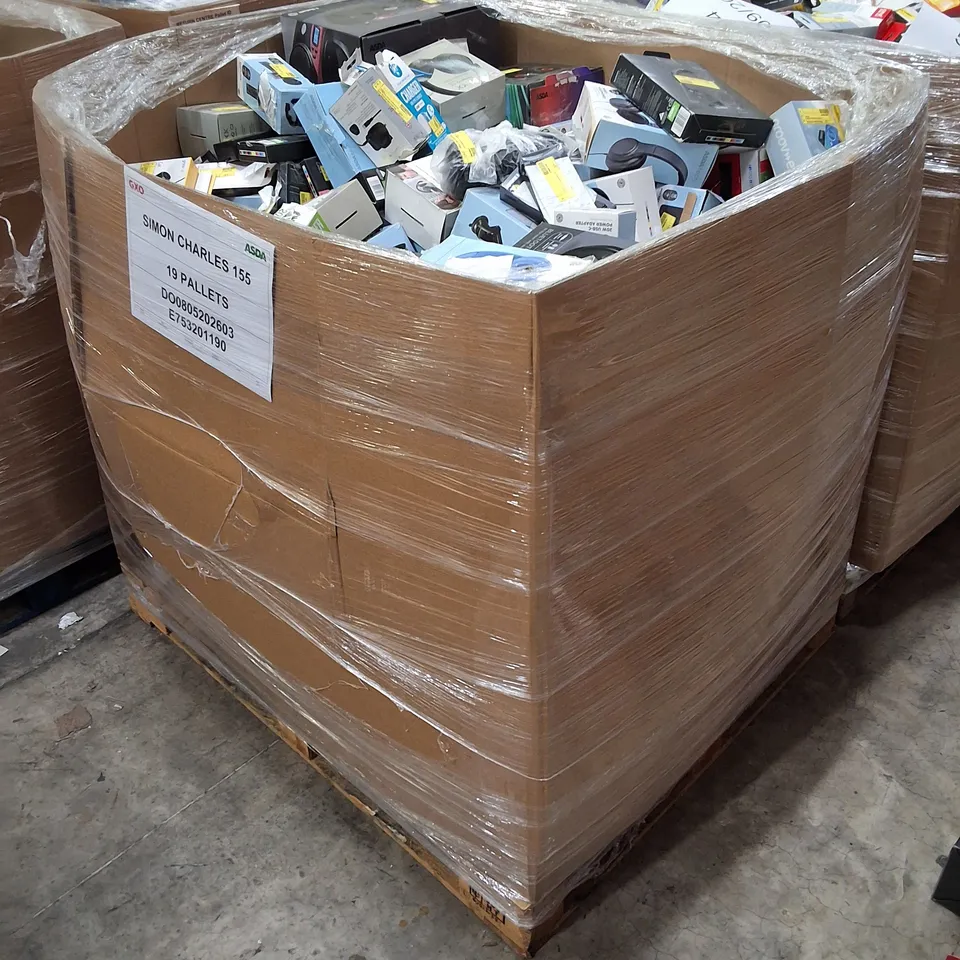 PALLET CONTAINING ASSORTED ELECTRICAL RETURNS INCLUDING GAMING KIT, BLUETOOTH CD BOOMBOX, AERIALS, KARAOKE MIC & HEADPHONES