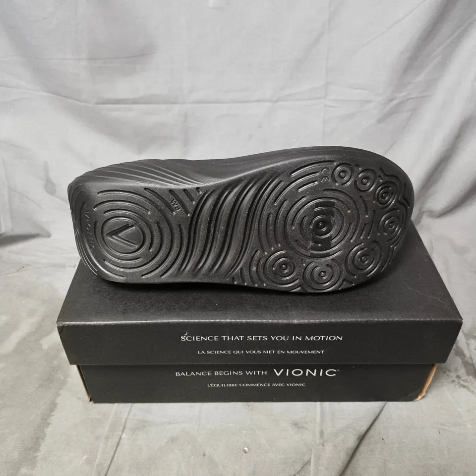 VIONIC BLACK SLIDE SANDALS – PAIR MENS SIZE 6