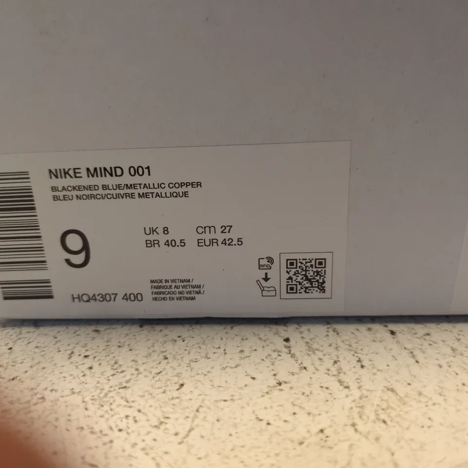 BOXED PAIR OF NIKE MIND 001 SLIP-ON SNEAKERS – UK 8 
