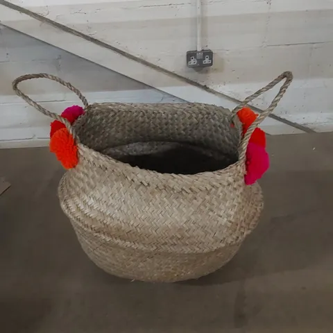 MEDIUM POM POM SEAGRASS BASKET