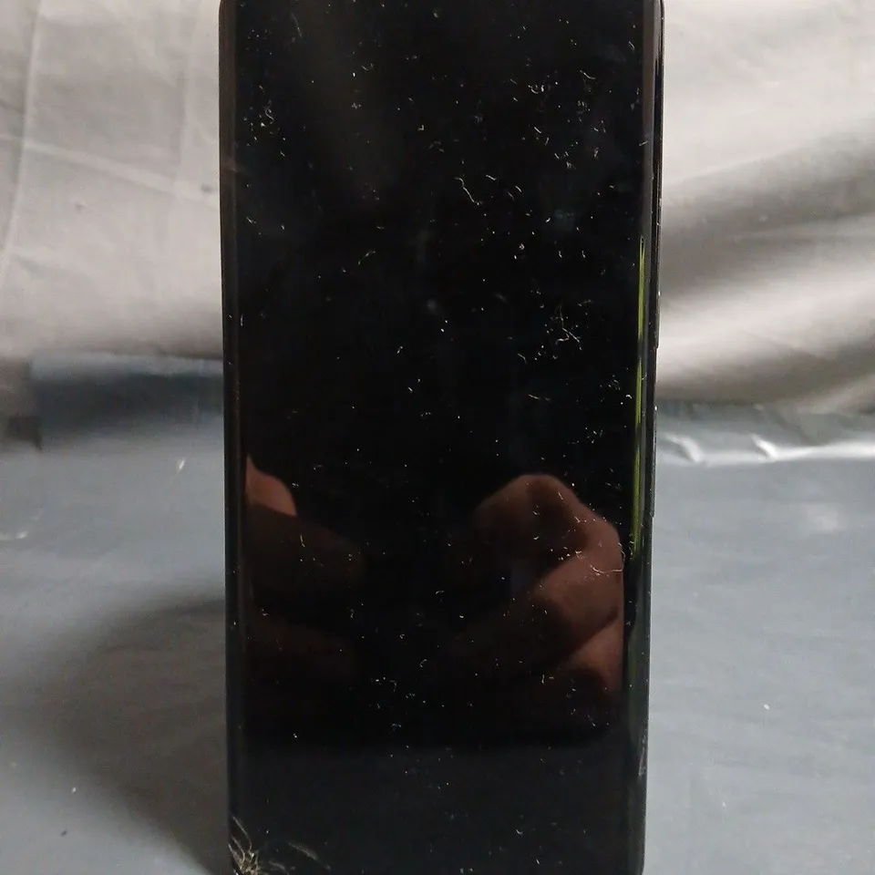 GOOGLE PIXEL 7 PRO SMARTPHONE – BLACK – CRACKED SCREEN