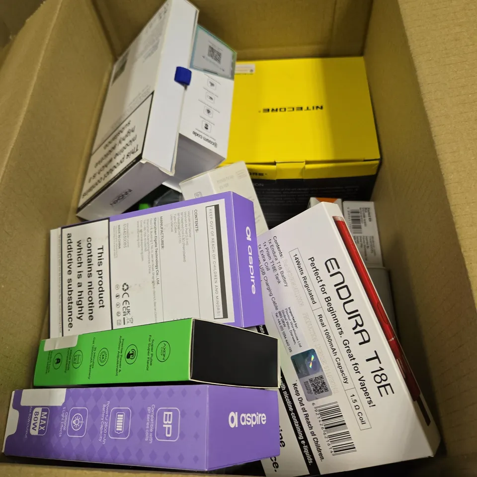 APPROXIMATELY 20 VAPES & E-CIGARETTES TO INCLUDE VAPORESSO, VOOPOO, ELFBAR ETC 