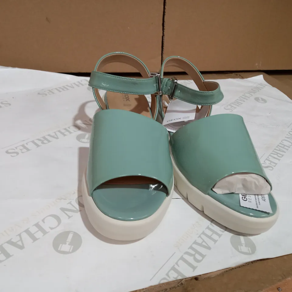 GEOX RESPIRA LIGHT GREEN  SANDALS SIZE 6  RRP £199.02