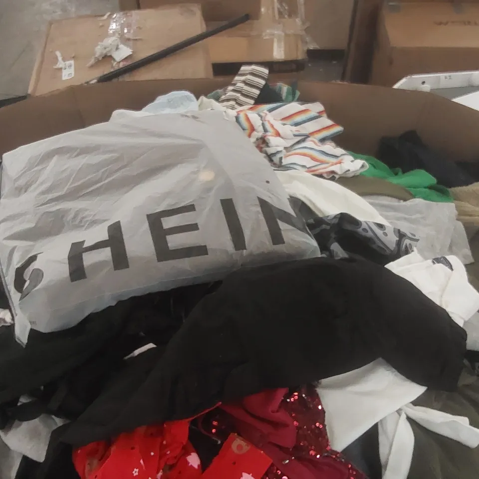 PALLET CONTAINING A VERY LARGE QUANTITY OF ASSORTED CLOTHING PRODUCTS ECT