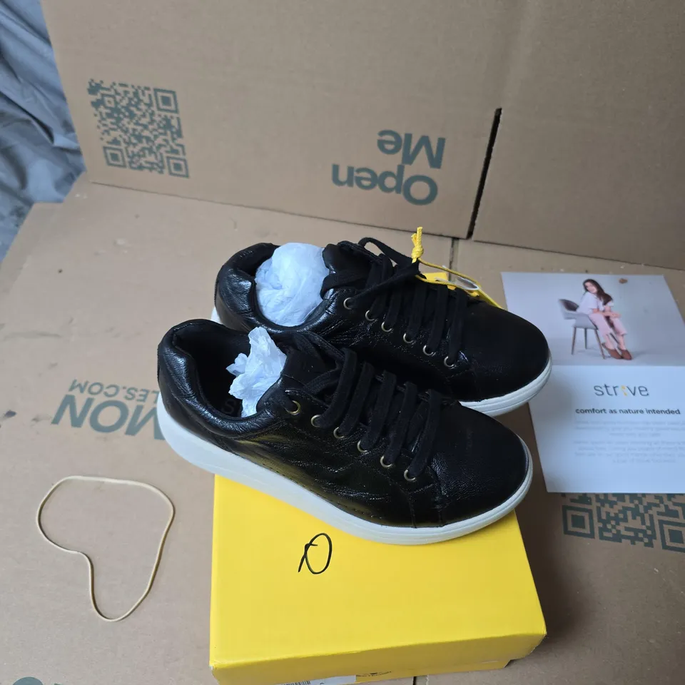 STRIVE BLACK LEATHER TRAINERS – UK 3