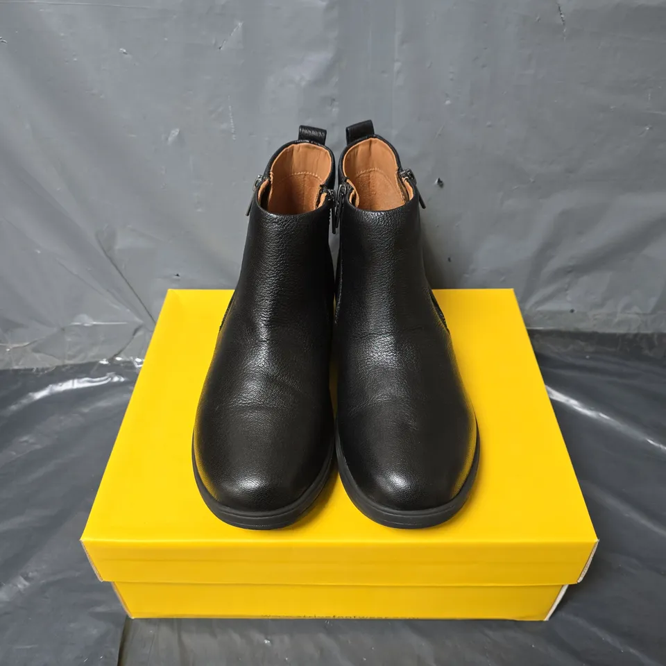 BOXED PAIR OF STRIVE LEATHER BAMFORD ANKLE BOOTS - UK SIZE 7
