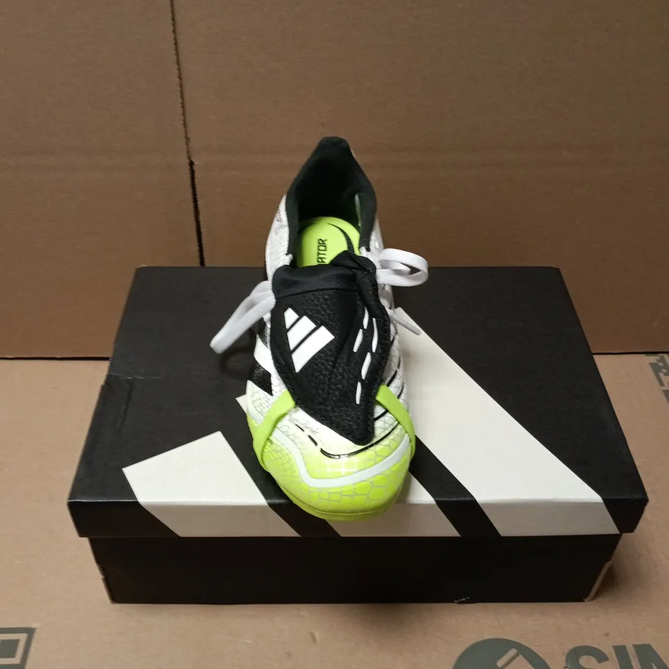 BOXED PAIR OF KIDS ADIDAS PREDATOR LEAGUE FOOTBALL BOOTS IN WHITE/GREEN - UK 3