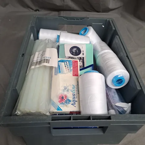 APPROXIMATELY 20 ASSORTED HOUSEHOLD ITEMS