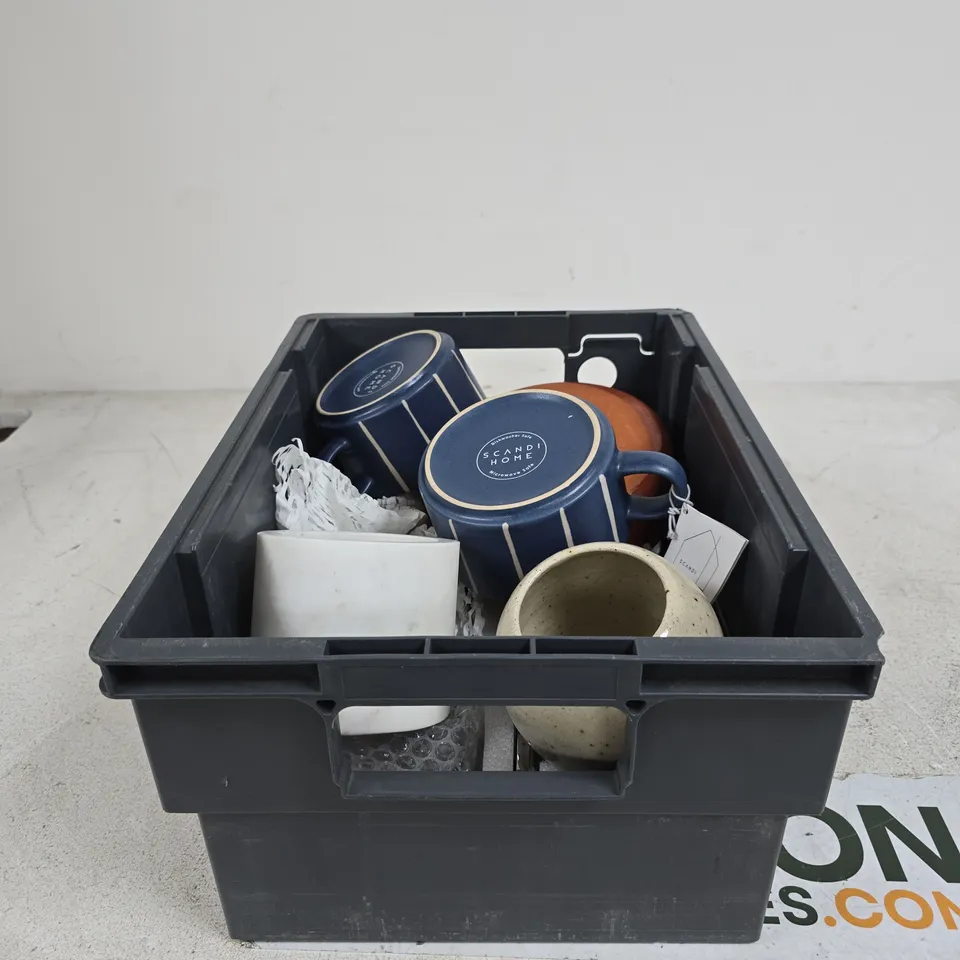 TOTE OF APPROXIMATELY 8 ASSORTED HOUSEHOLD ITEMS TO INCLUDE SCANDI HOME CUPS, IKEA WHITE BOWLS, KELLY HOPPEN ETC