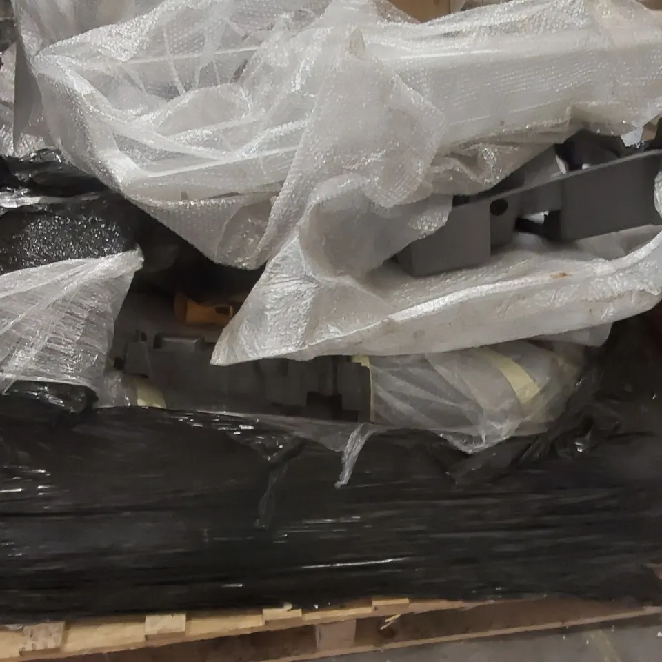 PALLET CONTAINING A LARGE QUANTITY OF ASSORTED CAR PARTS ECT INCLUDING: VEHICLE STEPS ECT 