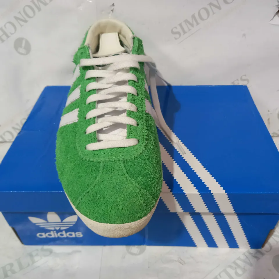 BOXED PAIR OF ADIDAS GAZELLE SHOES IN GREEN/WHITE UK SIZE 7
