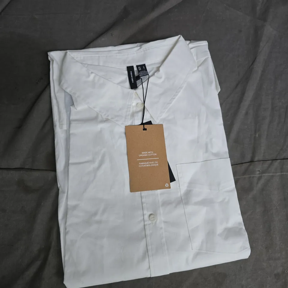 BOX OF APPROXIMATELY 15 ASSORTED CLOTHING ITEMS TO INCLUDE: WHITE SHIRT AND CELTIC SHIRT