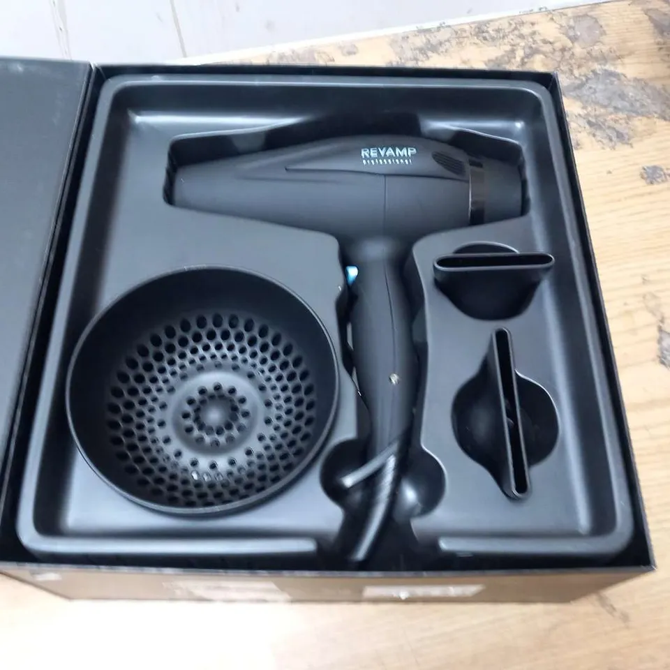 BOXED REVAMP PROGLOSS 5500 AC PROFESSIONAL 2400W DRYER DR-5500-GB
