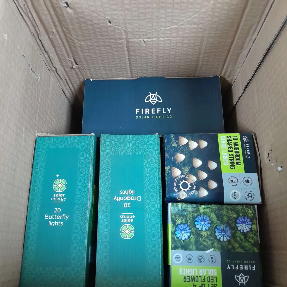BOX OF APPROXIMATELY 8 ASSORTED SOLAR LIGHTS 