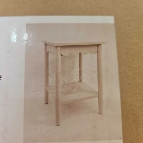SCALLOP SIDE TABLE