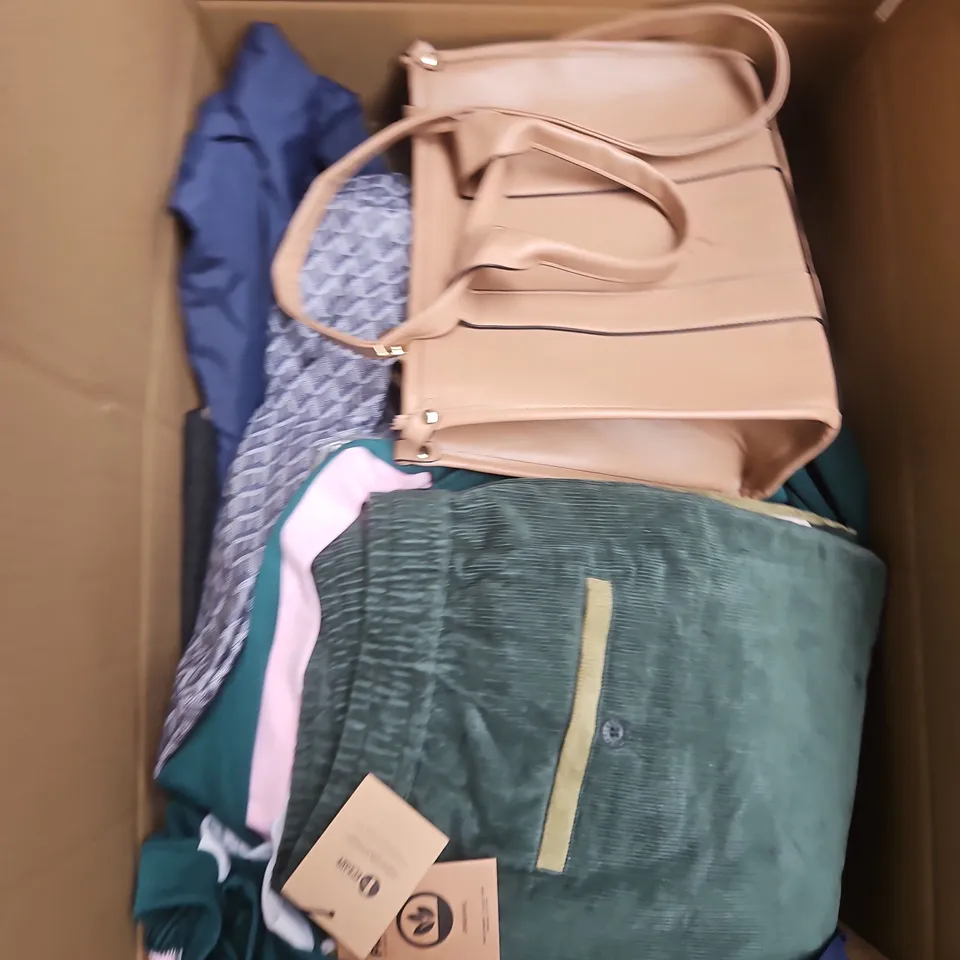 APPROXIMATELY 20 ASSORTED CLOTHING ITEMS IN VARIOUS SIZES, STYLES AND COLOURS