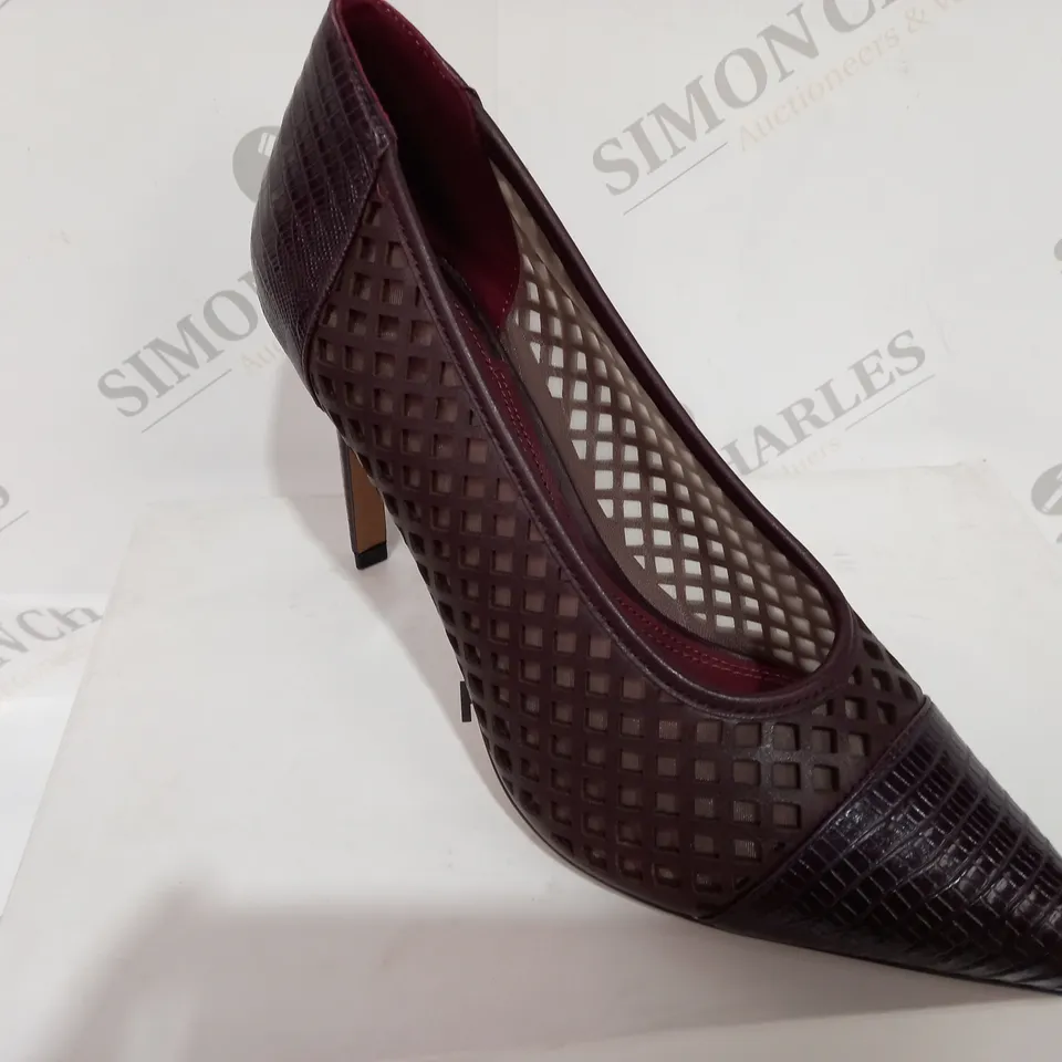 BOXED REISS CLOVER LIZARD STYLE POMEGRANATE COLOURED HEELS - SIZE 6