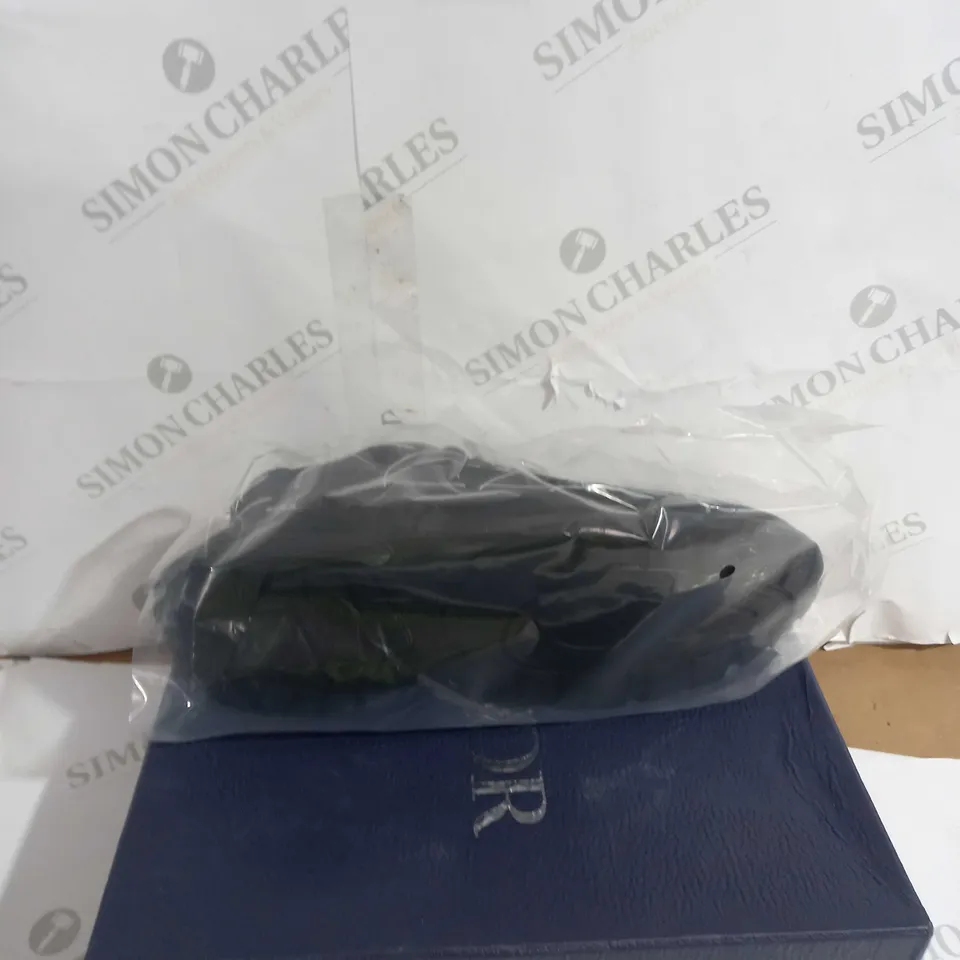 BOXEC PAIR OF DIOR B30 SIZE 44 BLACK TRAINER