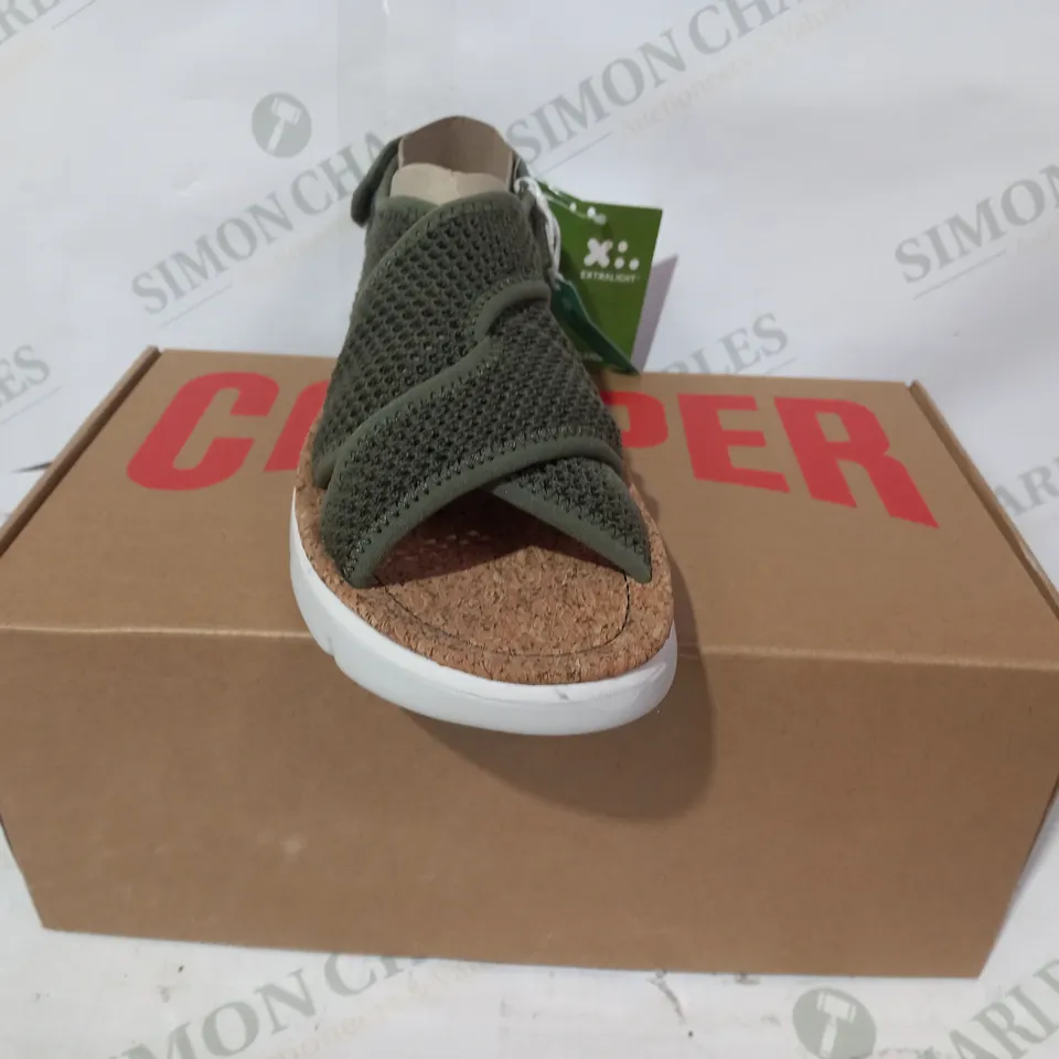 BOXED PAIR OF CAMPER ORUGA SANDALS IN GREEN EU SIZE 40