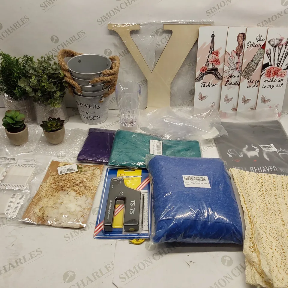 BOX OF APPROXIMATELY 19 ASSORTED ITEMS TO INCLUDE;