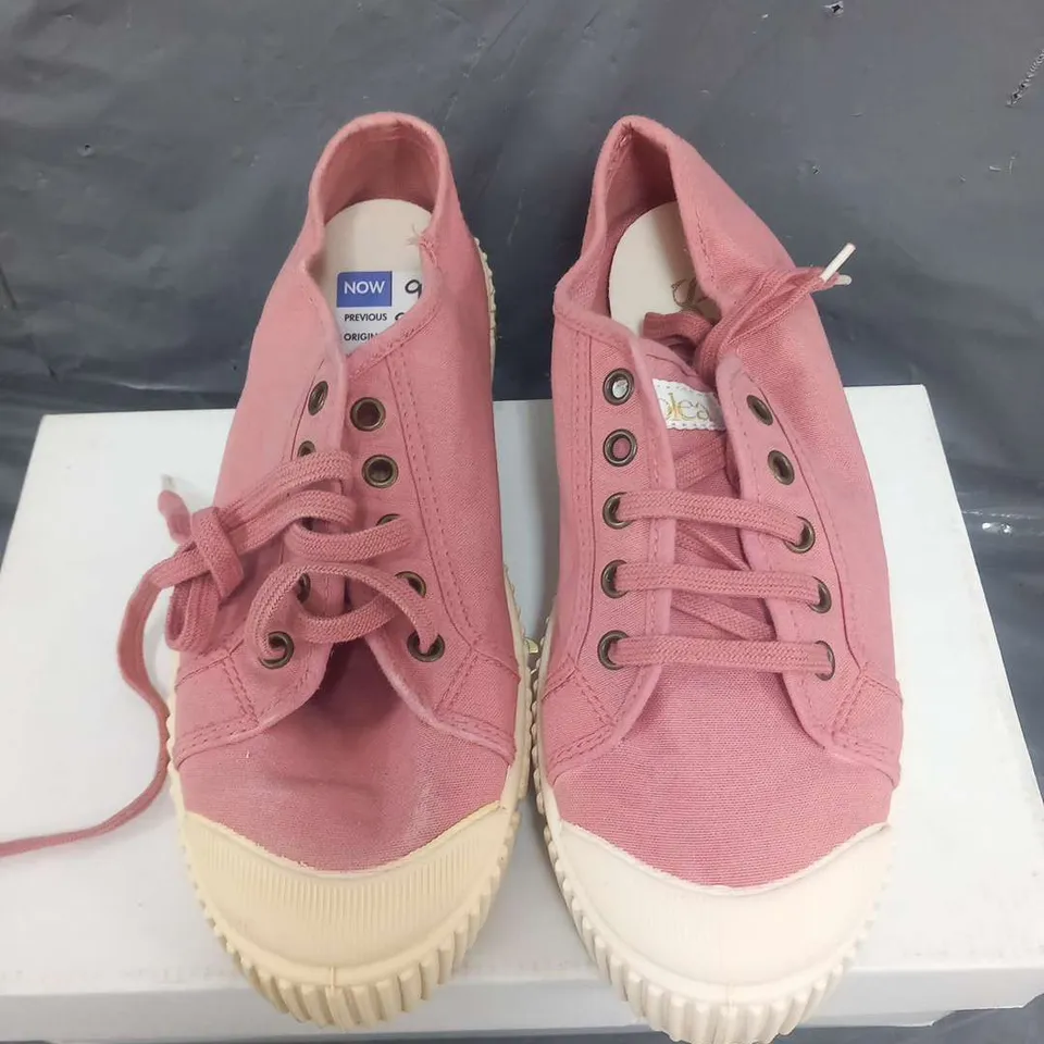 BOXED SOLEA BUMP PALE PINK CANVAS SNEAKERS SIZE 37