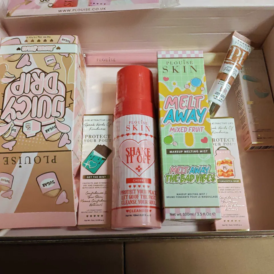 LOT OF APPROXIMATELY 10 ASSORTED PLOUISE COSMETIC ITEMS TO INCLUDE BAKED BRONZER, MELING MIST AND MAKE UP BRUSH