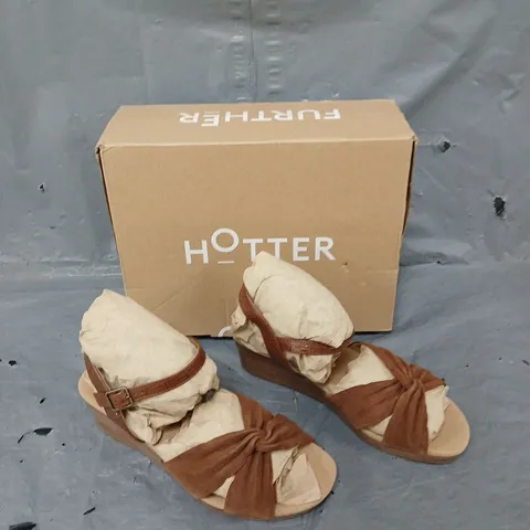 BOXED PAIR OF HOTTER JAVA SANDAL RICH TAN UK 7