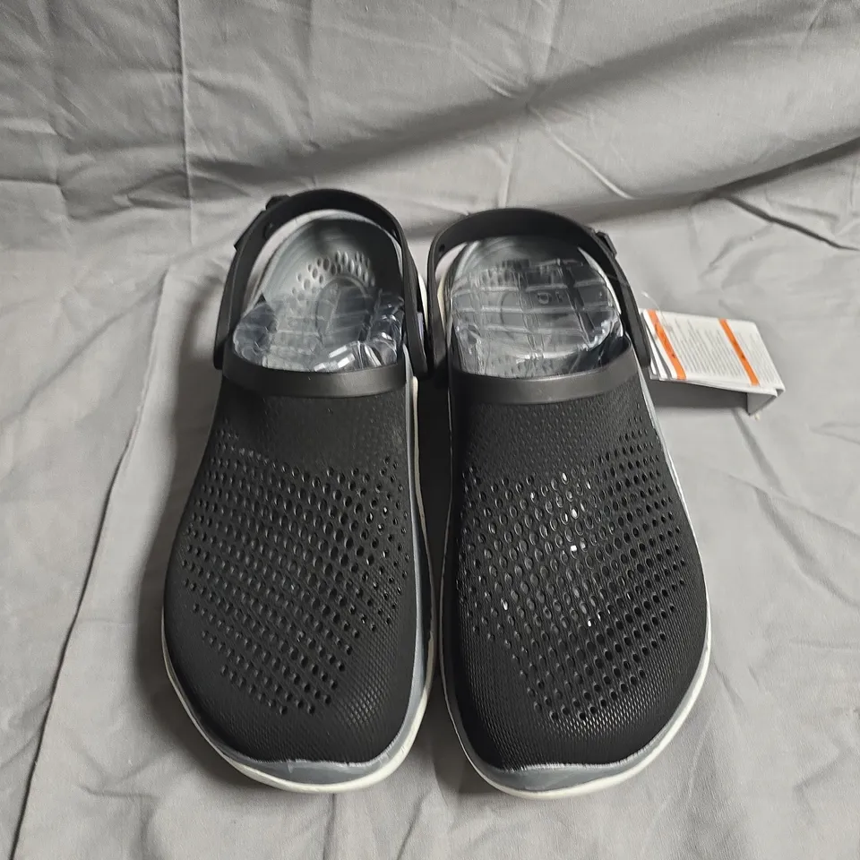 UNBOXED PAIR OF LITERIDE CROC CLOGS - UK SIZE M9 / W10