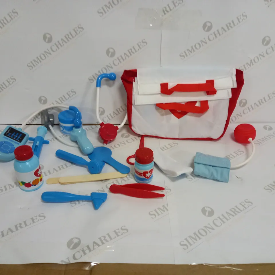 MELISSA & DOUG DOCTORS KIT PLAY SET