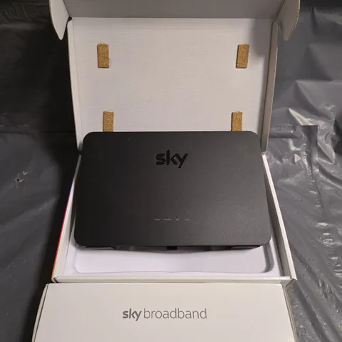 BOXED SKY SR203 WIFI ROUTER