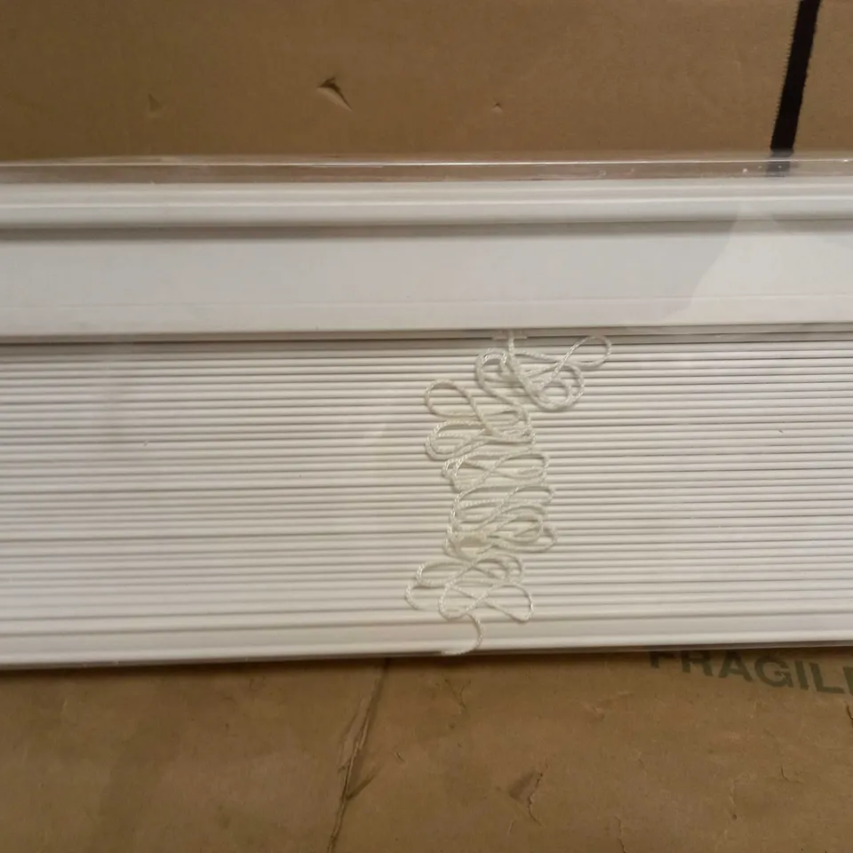 FAUX WOOD VENETIAN BLIND 90X160CM RRP £60