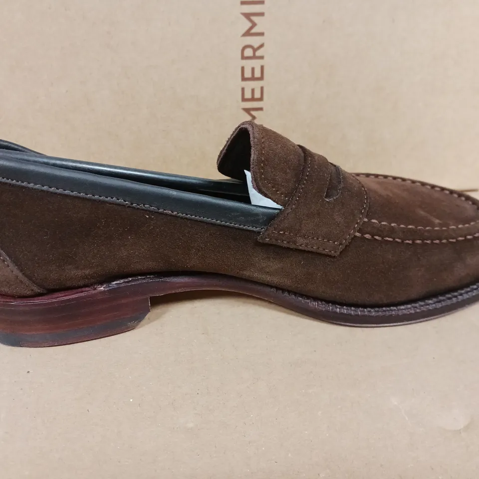 BOX PAIR OF MEERMIN SUPERBUCK SHOE IN DARK BROWN - 5 E