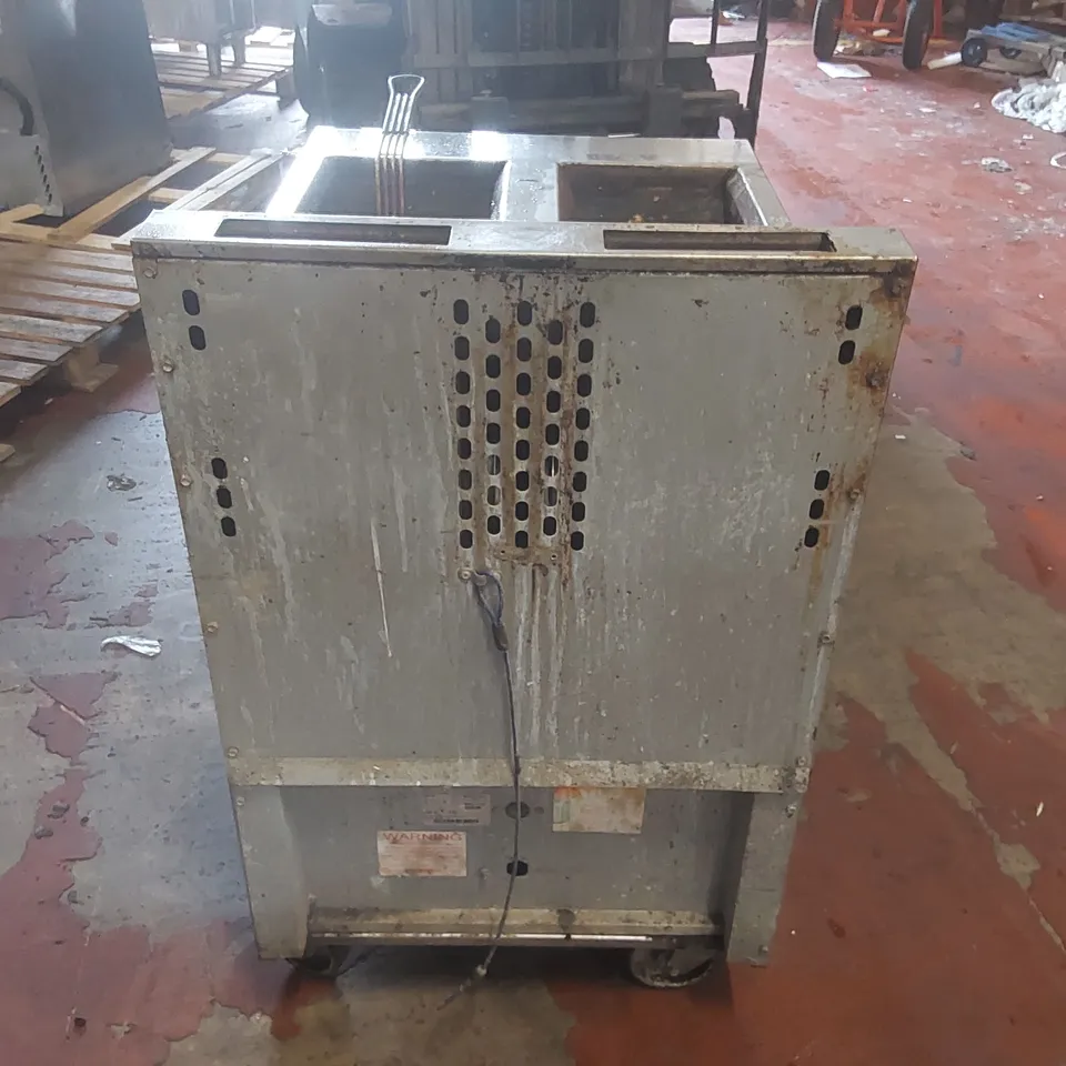 LINCAT OG8111/N COMMERCIAL GAS TWIN TANK FRYER