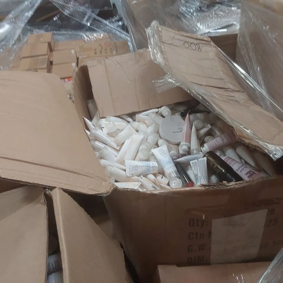 PALLET CONTAINING A VERY LARGE QUANTITY OF ASSORTED BEAUTY RELATED PRODUCTS INCLUDING: JECCA BLAC GLOW DROPS, ORGANIC PURIFYING FACE WASH, POLISHING SERUM ECT